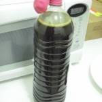 Bubbles of carbon dioxide at the top of the mixture
